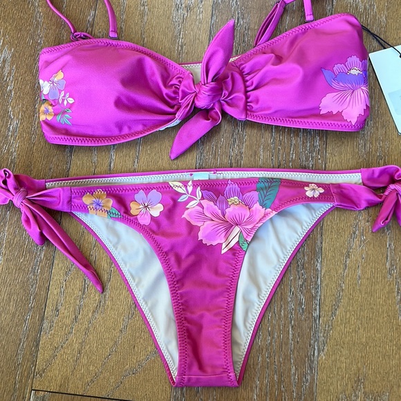 Spell & gypsy sample bikini top NWOT rare floral pink hibiscus - Picture 2 of 16